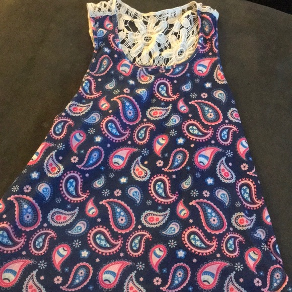 Shirt and tank lot - Picture 4 of 4